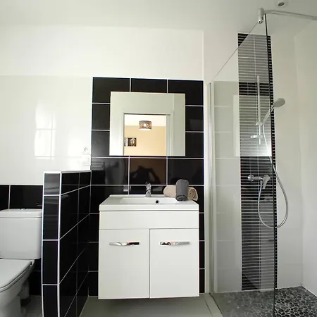 Palais Sur - Maison Recente Confort - Wifi - Au Calme *